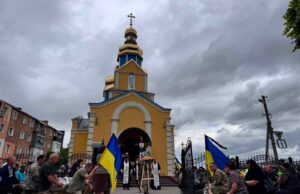Прощання з воїном Євгеном Мазурком у Нововолинську Нововолинська-громада-попрощалася-із-Захисником-України-Євгеном-Мазурком