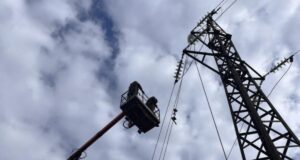 За тиждень енергетики повернули електрику в домівки 300 тисяч сімей після ворожих атак, – ДТЕК За-тиждень-енергетики-повернули-електрику-в-домівки-300-тисяч-сімей-після-ворожих-атак,-–-ДТЕК