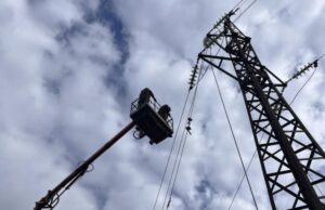 За тиждень енергетики повернули електрику в домівки 300 тисяч сімей після ворожих атак, – ДТЕК За-тиждень-енергетики-повернули-електрику-в-домівки-300-тисяч-сімей-після-ворожих-атак,-–-ДТЕК