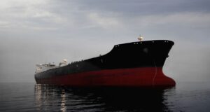 Скасування ліцензії на експорт нафти для Ірану через інциденти в Ормузькій протоці США покарали Іран за атаки на судна в Ормузькій протоці