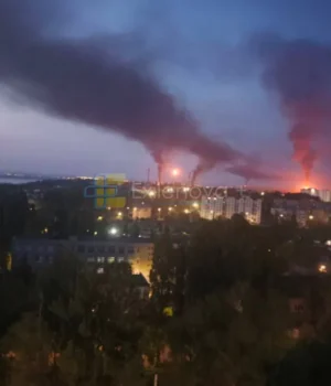 Безпілотники,-ймовірно,-уразили-саратовський-НПЗ,-виникла-пожежа-–-astra Безпілотники,-ймовірно,-уразили-саратовський-НПЗ,-виникла-пожежа-–-astra