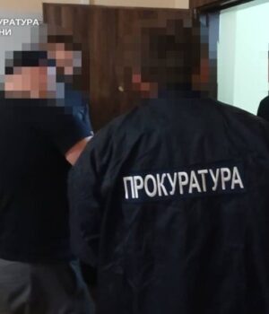 Вимагали-100-тисяч-гривень-від-підприємця:-на-Волині-судять-двох-посадовців-Держпродспоживслужби