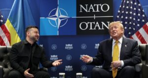Зеленський відповів Трампу на запитання про мирні переговори з Росією Зеленський – Трампу: поїхати до Москви складно, там дрони літають