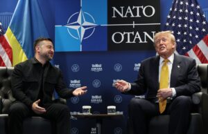 Зеленський відповів Трампу на запитання про мирні переговори з Росією Зеленський – Трампу: поїхати до Москви складно, там дрони літають