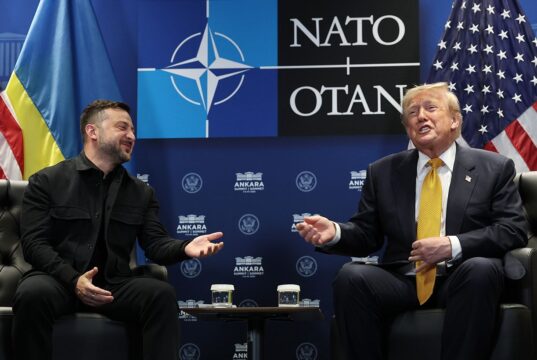 Зеленський відповів Трампу на запитання про мирні переговори з Росією Зеленський – Трампу: поїхати до Москви складно, там дрони літають