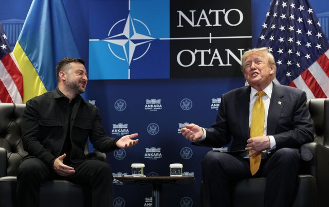 Зеленський відповів Трампу на запитання про мирні переговори з Росією Зеленський – Трампу: поїхати до Москви складно, там дрони літають