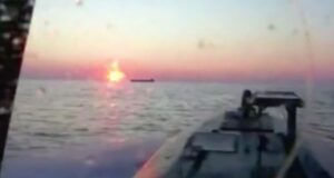 Морський дрон СБУ уразив танкер “тіньового флоту” Росії біля Криму Морський-дрон-СБУ-уразив-танкер-“тіньового-флоту”-Росії-біля-Криму