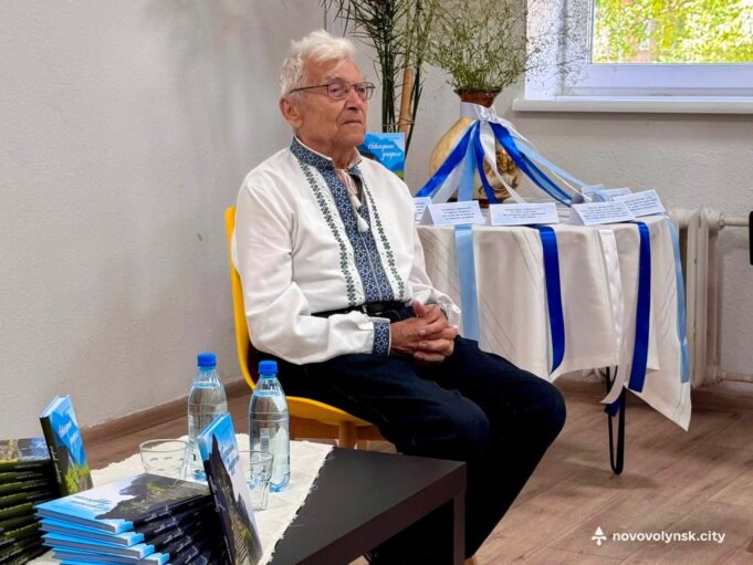 Презентація нових книг Олександра Каліщука в Нововолинську У-Нововолинську-презентували-нові-збірки-Олександра-Каліщука