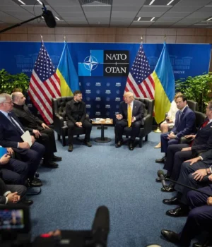 Обговорили-зміцнення-ППО-та-ідеї-для-наближення-миру-–-Зеленський-заявив-про-"хорошу-зустріч"-із. Обговорили-зміцнення-ППО-та-ідеї-для-наближення-миру-–-Зеленський-заявив-про-"хорошу-зустріч"-із.