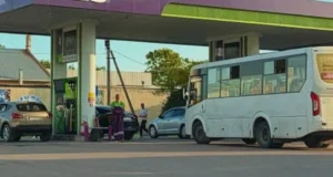 Паливна криза в Криму: громадський транспорт зупинився через черги на заправках Паливна-криза-в-Криму-паралізує-громадський-транспорт-через-черги-на-заправках-–-ЦНС