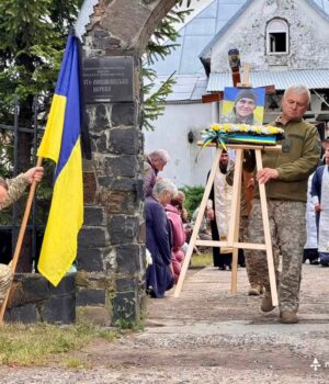 У-Нововолинську-провели-в-останню-земну-дорогу-воїна-Василя-Сачука