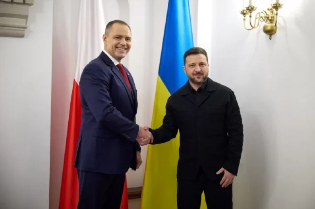 Зеленський обговорив з Навроцьким питання безпеки та економіки на саміті НАТО Маємо-бути-конструктивними-і-делікатними-–-Зеленський-про-зустріч-з-Навроцьким-на-саміті-НАТО