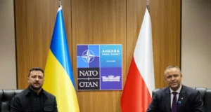 Зеленський розповів деталі своїх переговорів із Навроцьким на саміті НАТО Зеленський розповів деталі своїх переговорів із Навроцьким на саміті НАТО