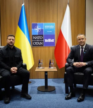Зеленський розповів деталі своїх переговорів із Навроцьким на саміті НАТО