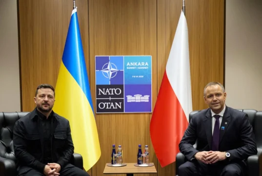 Зеленський розповів деталі своїх переговорів із Навроцьким на саміті НАТО Зеленський розповів деталі своїх переговорів із Навроцьким на саміті НАТО