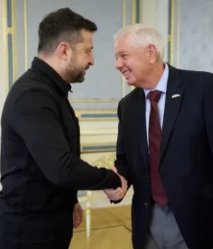 Зеленський обговорив із сенатором США нові санкції проти Росії та посилення ППО