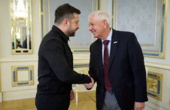 Зеленський обговорив із сенатором США нові санкції проти Росії та посилення ППО Зеленський обговорив із сенатором США нові санкції проти Росії та посилення ППО