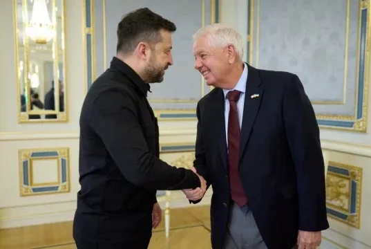 Зеленський обговорив із сенатором США нові санкції проти Росії та посилення ППО Зеленський обговорив із сенатором США нові санкції проти Росії та посилення ППО