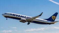 Інцидент на борту Ryanair: пасажир ледь не випав з літака під час польоту Пасажира-ryanair-ледь-не-засмоктало-в-ілюмінатор-під-час-польоту