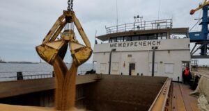 Плани окупантів щодо Маріупольського порту: новий вантажно-пасажирський хаб на півдні України Маріупольські-«Нью-Васюки»-Окупанти-заявили-про-нові-плани-на-порт.-Що-за-цим-стоїть