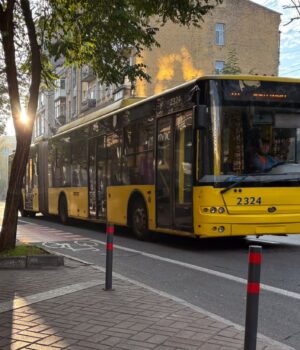 У Києві після атаки РФ змінили маршрути громадського транспорту