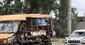 Російський удар по Сумам: чотири загиблих, серед них дитина Росія вдарила КАБами по Сумах, четверо загинули серед них дитина