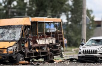 Російський удар по Сумам: чотири загиблих, серед них дитина Росія вдарила КАБами по Сумах, четверо загинули серед них дитина