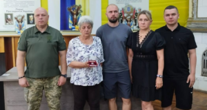 Військового з Волині Олександра Денисюка посмертно нагородили орденом «За мужність» Військового-з-Волині-Олександра-Денисюка-посмертно-нагородили-орденом-«За-мужність»
