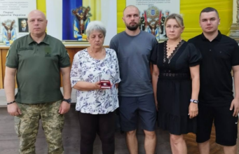 Військового з Волині Олександра Денисюка посмертно нагородили орденом «За мужність» Військового-з-Волині-Олександра-Денисюка-посмертно-нагородили-орденом-«За-мужність»