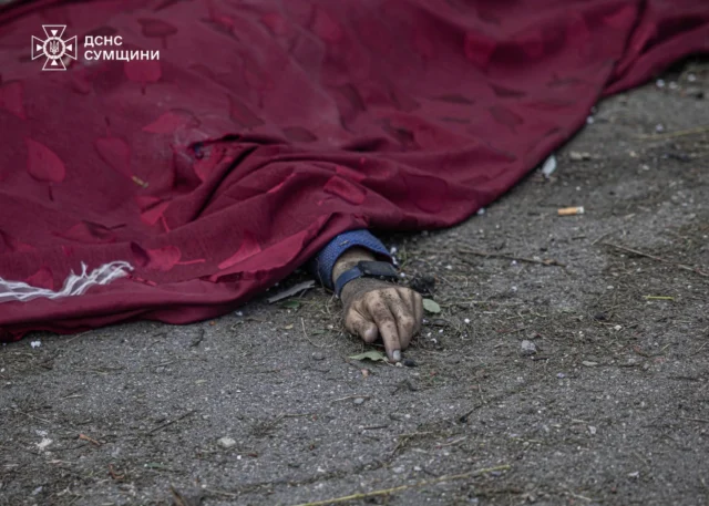 Внаслідок авіаудару в Сумах загинуло п’ятеро людей Кількість-загиблих-у-Сумах-від-авіаудару-рф-зросла-до-п'яти