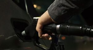 РФ вже “вибила” понад 200 АЗС в Україні: що буде з бензином і чи очікувати... РФ-вже-“вибила”-понад-200-АЗС-в-Україні:-що-буде-з-бензином-і-чи-очікувати.