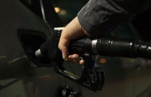РФ вже “вибила” понад 200 АЗС в Україні: що буде з бензином і чи очікувати... РФ-вже-“вибила”-понад-200-АЗС-в-Україні:-що-буде-з-бензином-і-чи-очікувати.
