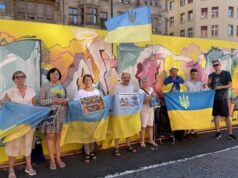 Солідарність з Україною: щотижневі акції в Базелі тривають незважаючи на війну «Щоб-усі-бачили:-в-Україні-триває-важка-війна».-У-Швейцарії-щотижня-виходять-на-варту