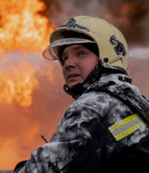 ryatuvalnik_pozhezha_naslidki_obstril_sumi__facebook_com_dsnssumy_3a4af822da23a9c41e26a5329f2bb451.jpg Росіяни двічі атакували дронами підприємство в Кривому Розі, є загиблі