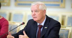 Що втратили Україна і світ після смерті Ліндсі Ґрема: відповідь Портникова Що втратили-Україна-і світ-після-смерті-Ліндсі-Ґрема:-відповідь-Портникова