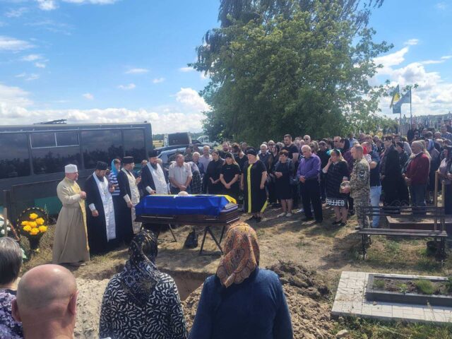 На Волині прощалися з загиблим військовим Олександром Ракоєдовим На-Волині-прощалися-з-загиблим-військовим-Олександром-Ракоєдовим