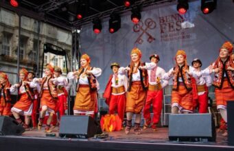 Танцювальний ансамбль «Із перцем»: підтримка української культури в Німеччині «Це-підтримка-своїх-за-кордоном»:-як-український-ансамбль-об’єднав-дітей-біженців-у-Мюнхені