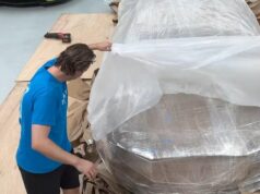 Чоловік замовив Bugatti з Китаю за 30 тисяч доларів: після розпакування він розсміявся Чоловік-замовив-bugatti-з-Китаю-за-30-тисяч-доларів:-після-розпакування-він-розсміявся
