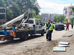 У Львові водій Porsche збив світлофор і втік із місця ДТП У Львові водій Porsche збив світлофор і втік із місця ДТП