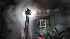Обстріли Запоріжжя та Одеси: 13 поранених внаслідок атак російських військ Удари-Росії-по-Запоріжжю-і-Одесі:-пошкоджені-11-багатоповерхівок,-поранені-13-людей,-палають-автобуси-У.
