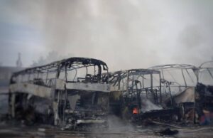 Росіяни атакували Одесу: внаслідок влучань згоріли автобуси, 4 поранених Росіяни-атакували-Одесу:-внаслідок-влучань-згоріли-автобуси,-4-поранених