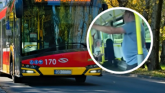 У Польщі чоловік ображав українських підлітків у автобусі: затримано нападника У-Польщі-чоловік-ображав-українських-дітей-в-автобусі.-Втрутилися-міністри-обох-країн