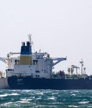 tanker_rosiyskiy_tinoviy_flot_gettyimages_2267811638_b4b4fee62b1a33d1da031fbdd16054ff_1300x820.jpg “Мадяр” оголосив про ураження ще 15 російських суден