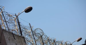 ЄС запровадив санкції проти осіб, причетних до катувань українських військовополонених ЄС ввів санкції проти 15 осіб за тортури українських полонених