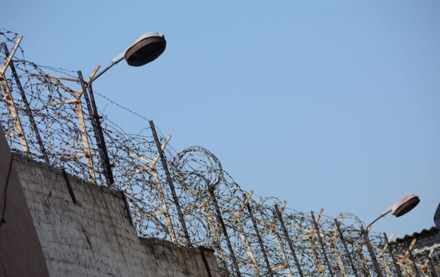 ЄС запровадив санкції проти осіб, причетних до катувань українських військовополонених ЄС ввів санкції проти 15 осіб за тортури українських полонених