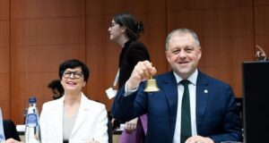 ЄС відкриває нові переговорні кластери для України: важливий крок до членства «Супервівторок»-для-України-ЄС-відкрив-ще-один-переговорний-кластер.-Чи-вдасться-зберегти-темп?
