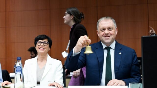 ЄС відкриває нові переговорні кластери для України: важливий крок до членства «Супервівторок»-для-України-ЄС-відкрив-ще-один-переговорний-кластер.-Чи-вдасться-зберегти-темп?