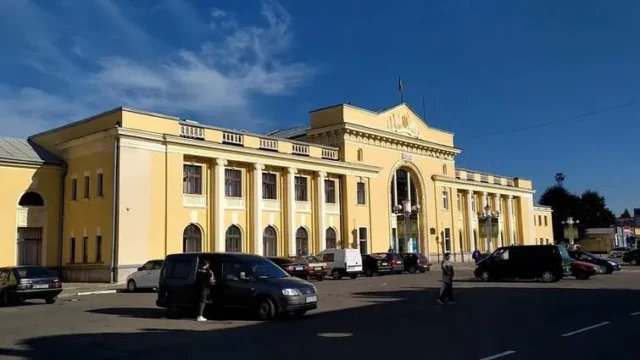 Укрзалізниця змінила маршрут трьох потягів через Стрий Укрзалізниця змінила маршрут трьох потягів через Стрий