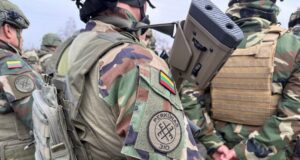 Молодь Литви масово пішла в армію: біля військоматів рекордні черги Молодь-Литви-масово-пішла-в армію:-біля-військоматів-рекордні-черги