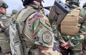 Молодь Литви масово пішла в армію: біля військоматів рекордні черги Молодь-Литви-масово-пішла-в армію:-біля-військоматів-рекордні-черги
